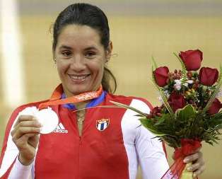 Yoanka González, medallista de plata en ciclismo olímpico