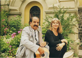 Lautaro Parra junto a su esposa, la periodista Birgitta Broström. Foto: Cuecachilena.cl