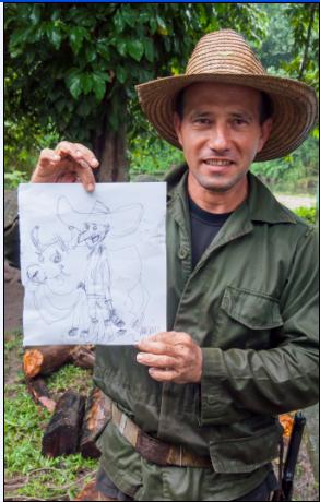 Yamil muestra una caricatura del artista plástico Amílkar Chacón.